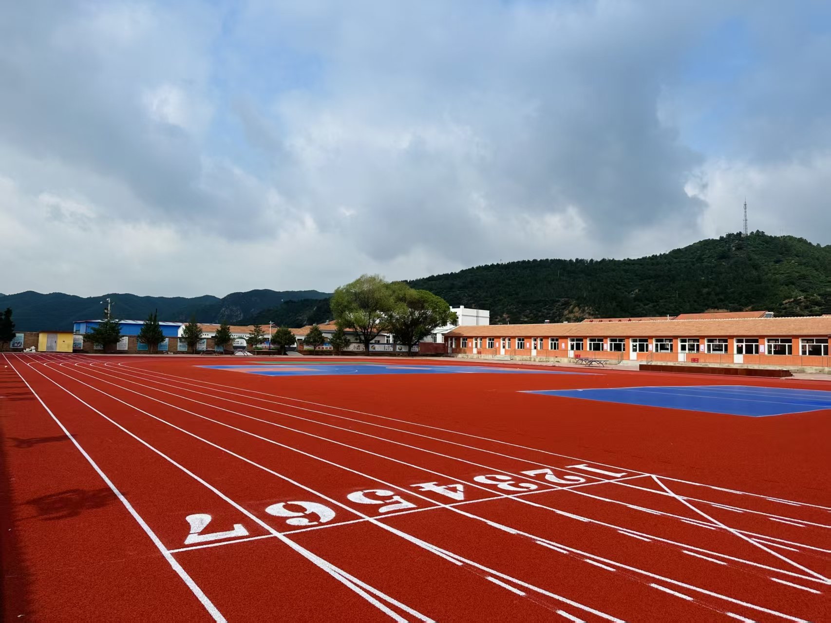 武威市自结纹塑胶跑道学校塑胶跑道 - 一站式服务